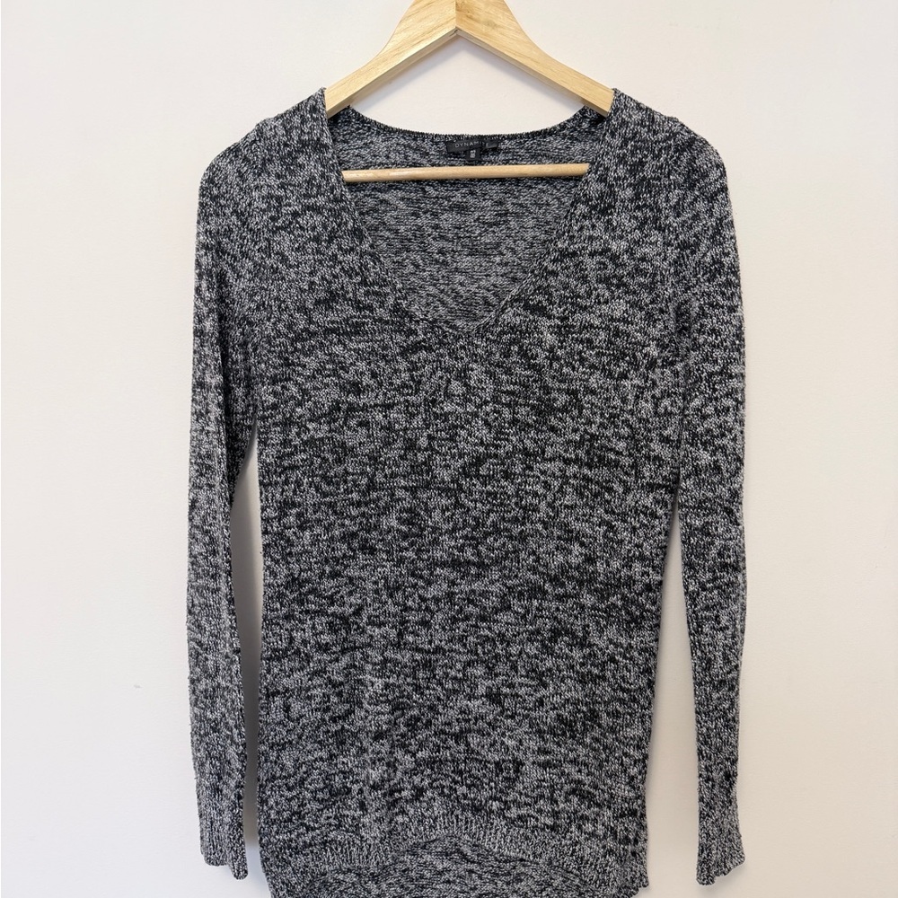 Dynamite Black and White Knit Top Light Weight 🔥